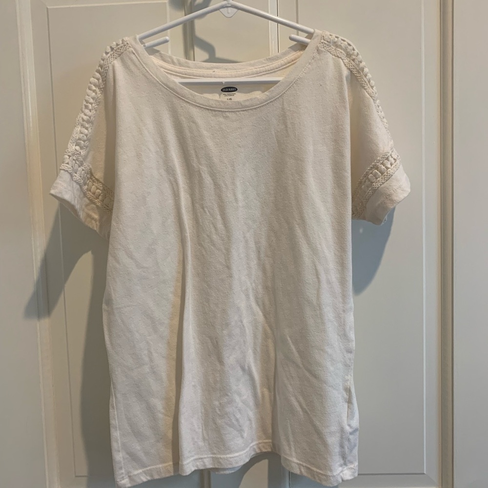 White lace patterned tee for girls